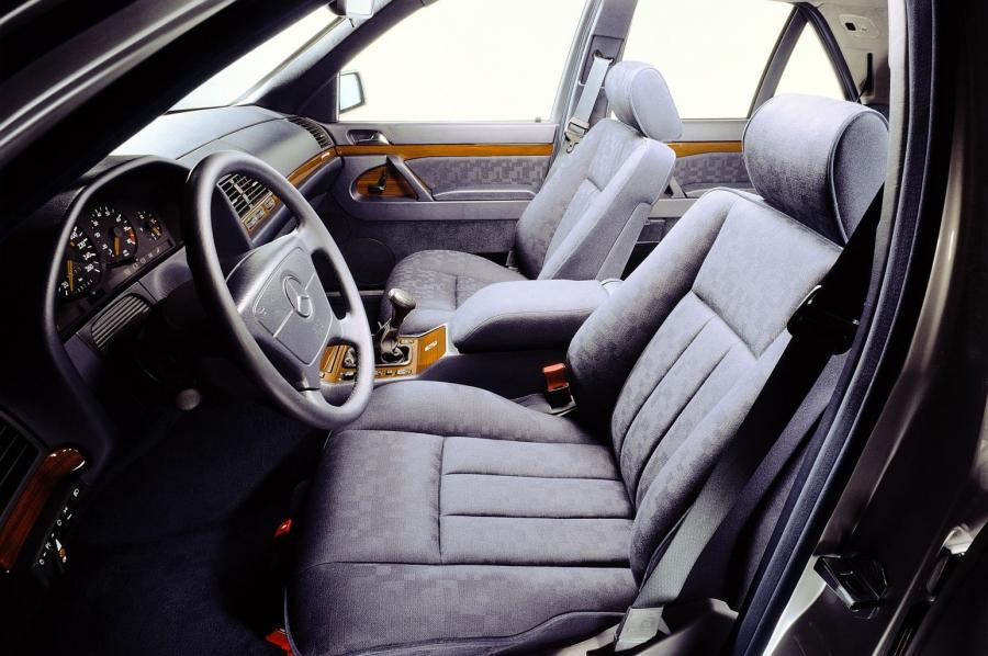 Интерьер Mercedes-Benz 300 SE (Bm.140.032) 1991 года  (WW) (фото 7 из 8)